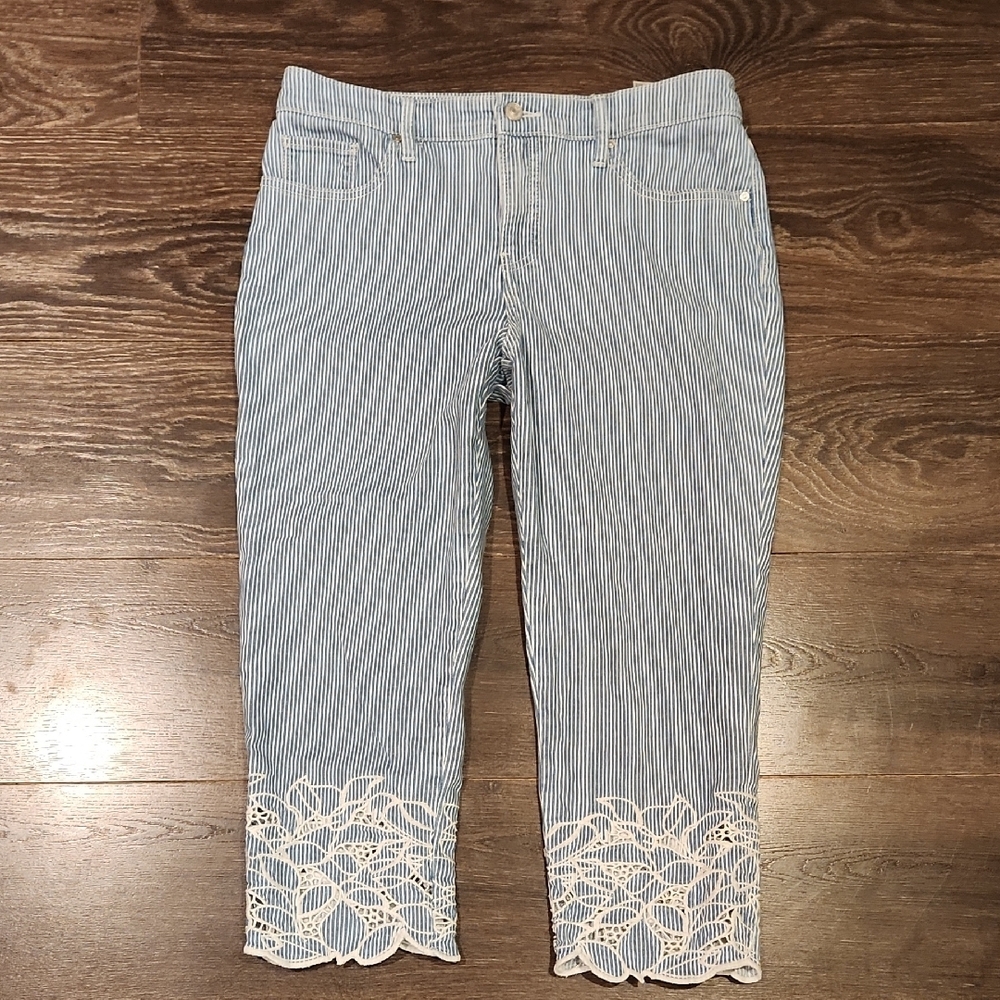❤ CHICO'S EMBROIDERED HEM GIRLFRIEND SLIM LEG CROP JEANS - BLUE, WHITE STRIPE 8P - Picture 2 of 11